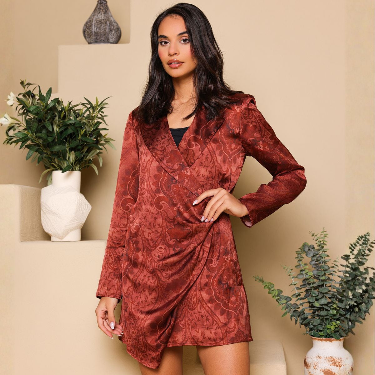 Robe courte à manches longues